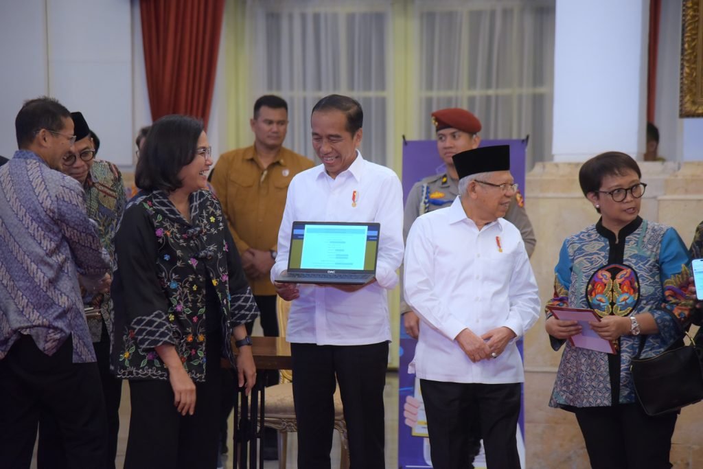 Presiden Jokowi dan Anggota Kabinet Indonesia Maju Sampaikan SPT Pajak di Istana Negara