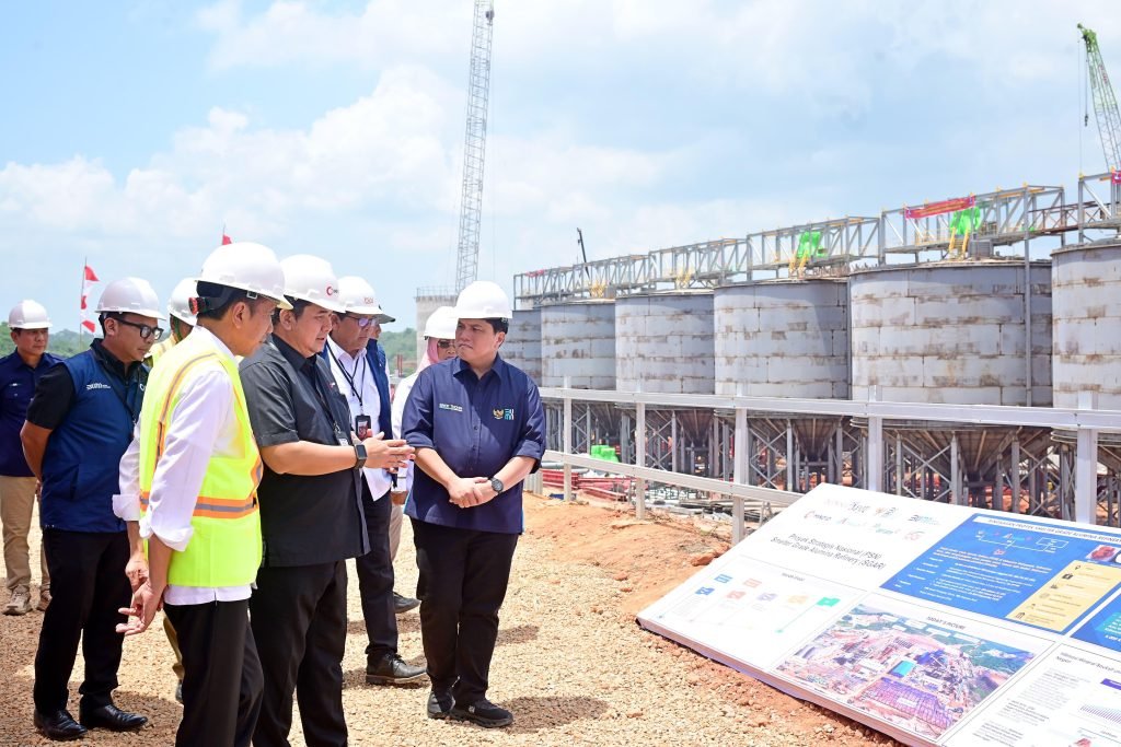 Jokowi Tinjau Proyek Hilirisasi di Smelter Grade Alumina Refinery Mempawah