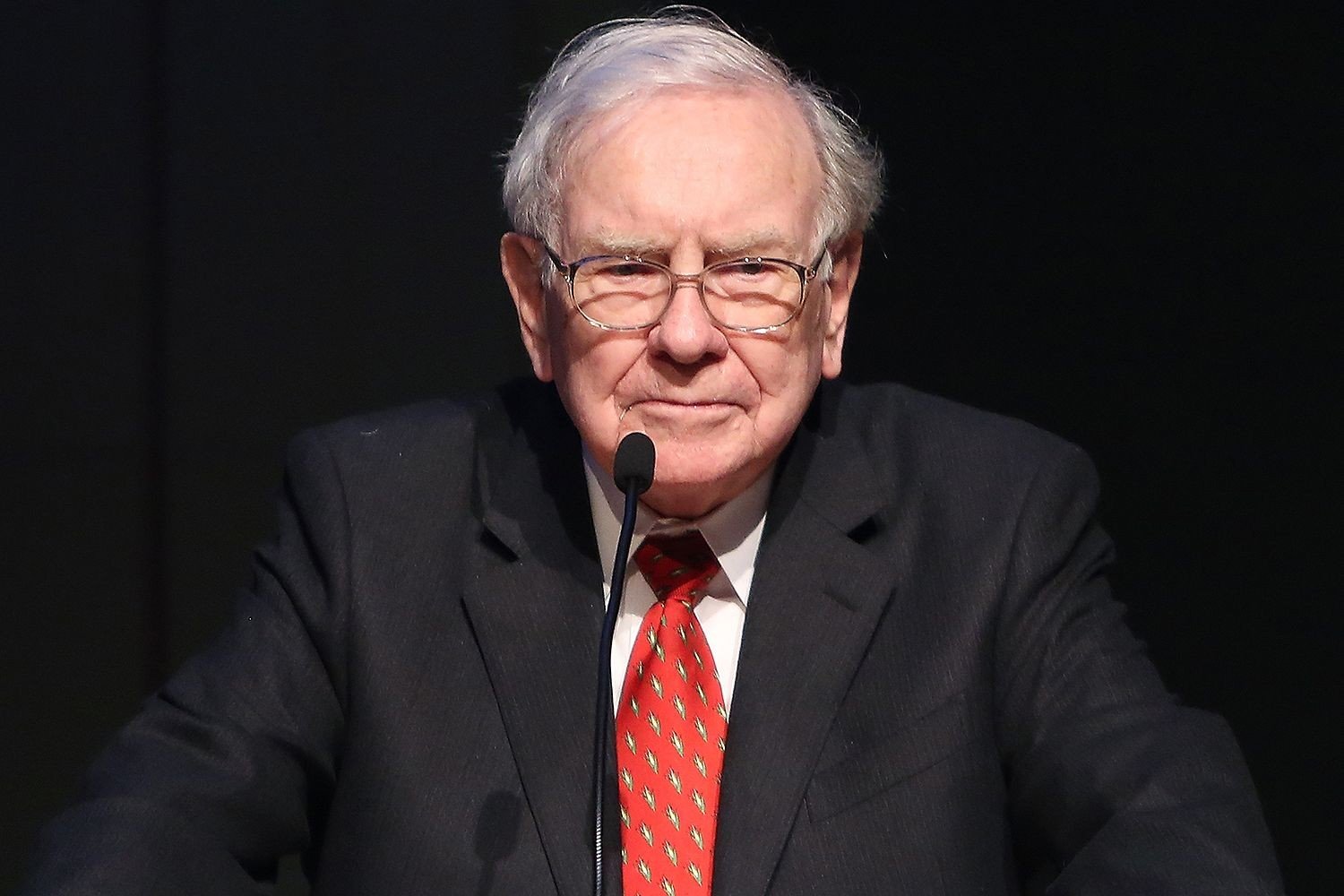 Berkshire Hathaway Perusahaan Investasi Warren Buffett Jual 13 Persen Saham Apple