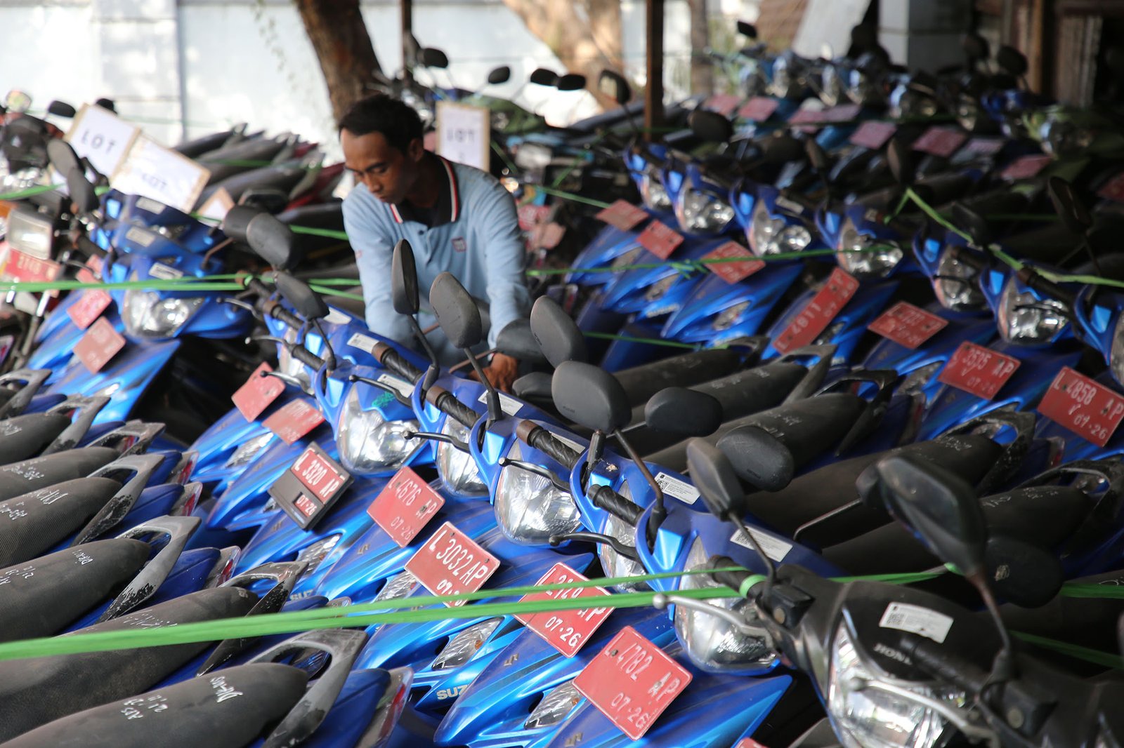 Efisiensi Biaya Pemeliharaan Pemkot Surabaya Lelang 889 Kendaraan Operasional