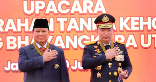 Menhan Prabowo Terima Penghargaan Bintang Bhayangkara Utama Polri