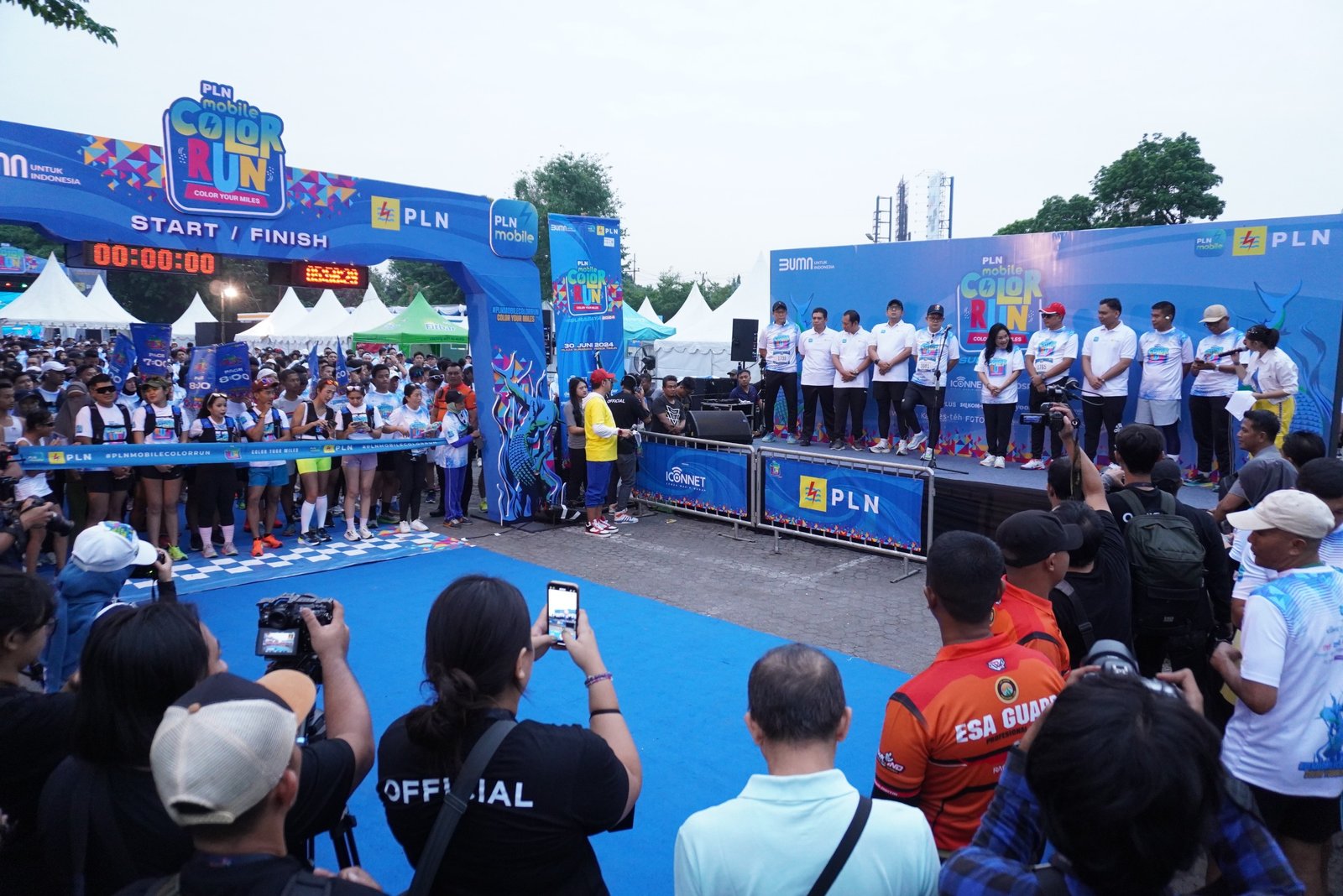 Ribuan Warga Jatim Ramaikan PLN Mobile Colour Run Surabaya 2024