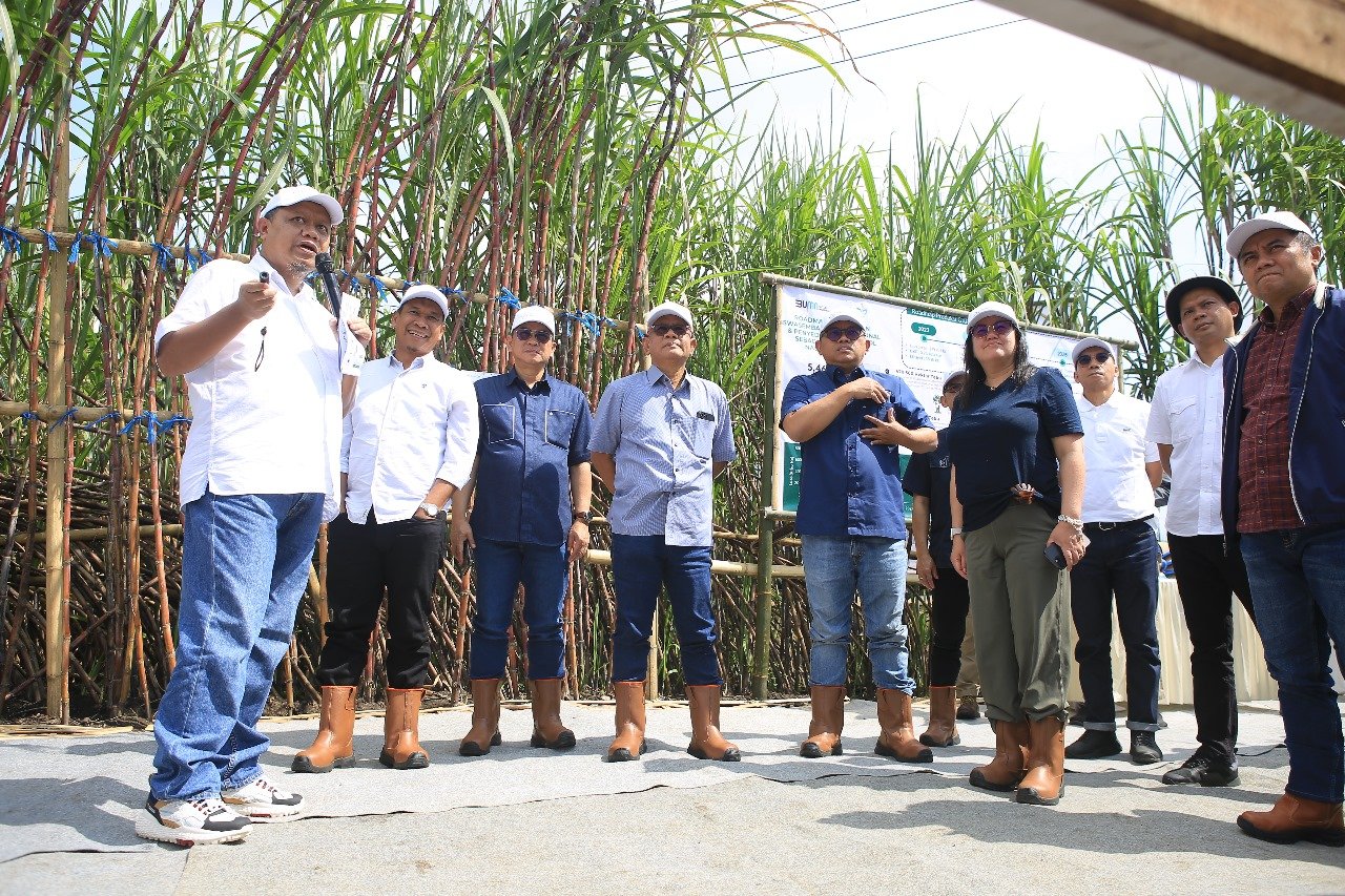 Panen Perdana Tebu Bersama Kementerian BUMN, Region Head PTPN I Regional 4: Optimis Protas Sentuh Angka 100 Ton/Ha