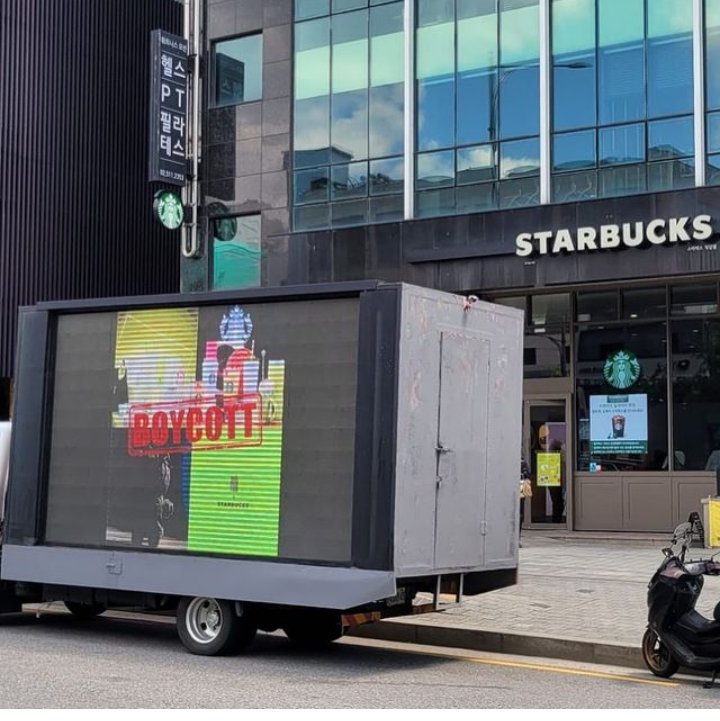 Berkolaborasi Dengan Starbucks, NCT Kehilangan Jutaan Penggemar