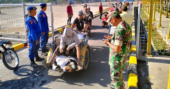 Sinergitas Jaga Kamtibmas, Polres Situbondo Bersama TNI Patroli Dialogis di Pelabuhan Jangkar