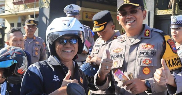 Operasi Patuh Semeru 2024, Polres Probolinggo Beri Hadiah untuk Pengendara yang Tertib