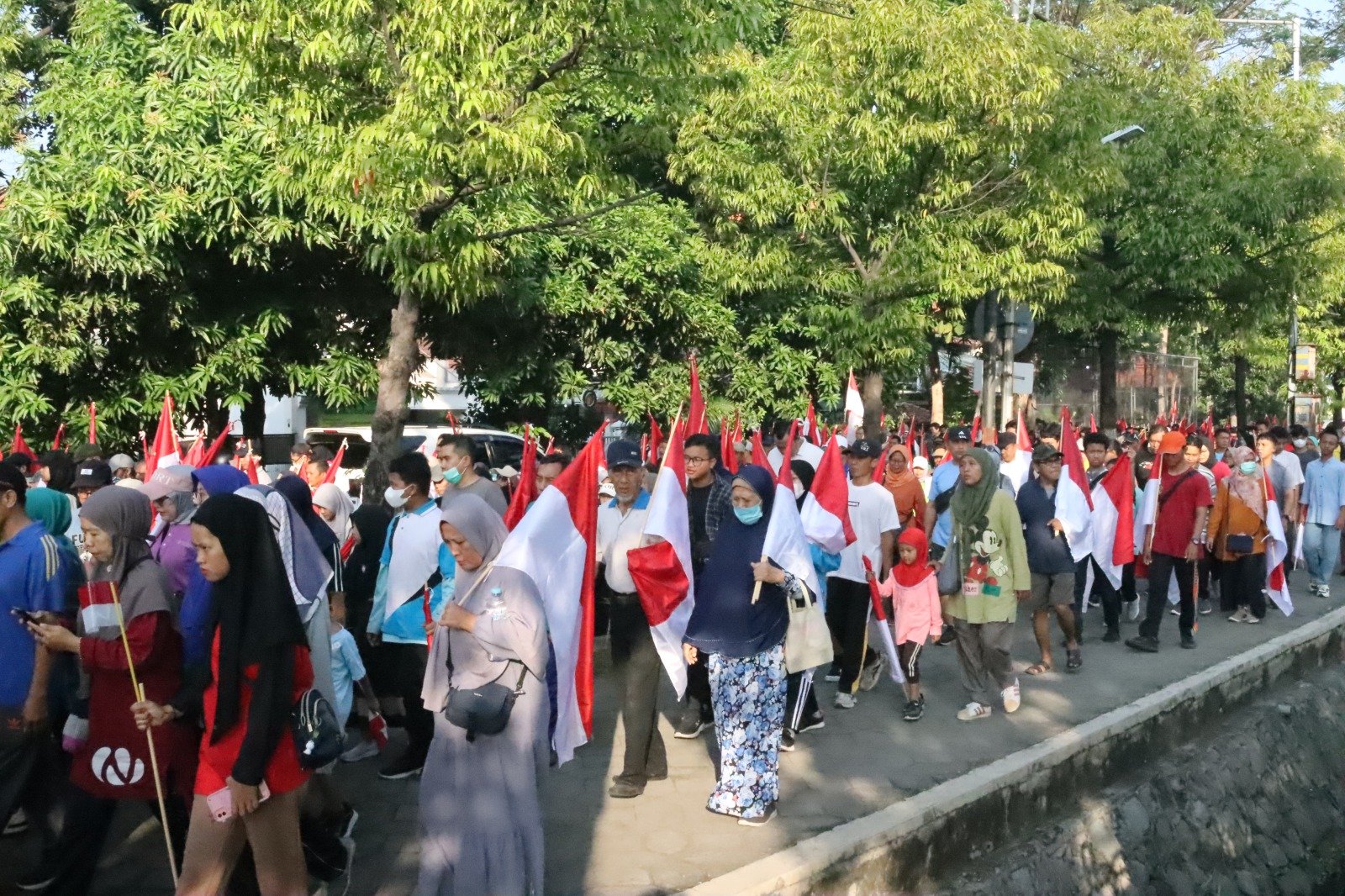 Ribuan Masyarakat Jatim Ramaikan Jalan Sehat 1 Muharram di Masjid Al Akbar