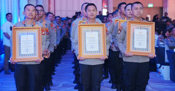 Polres Bojonegoro Raih Penghargaan Pelayanan Prima Kategori A Versi PEKPPP Nasional