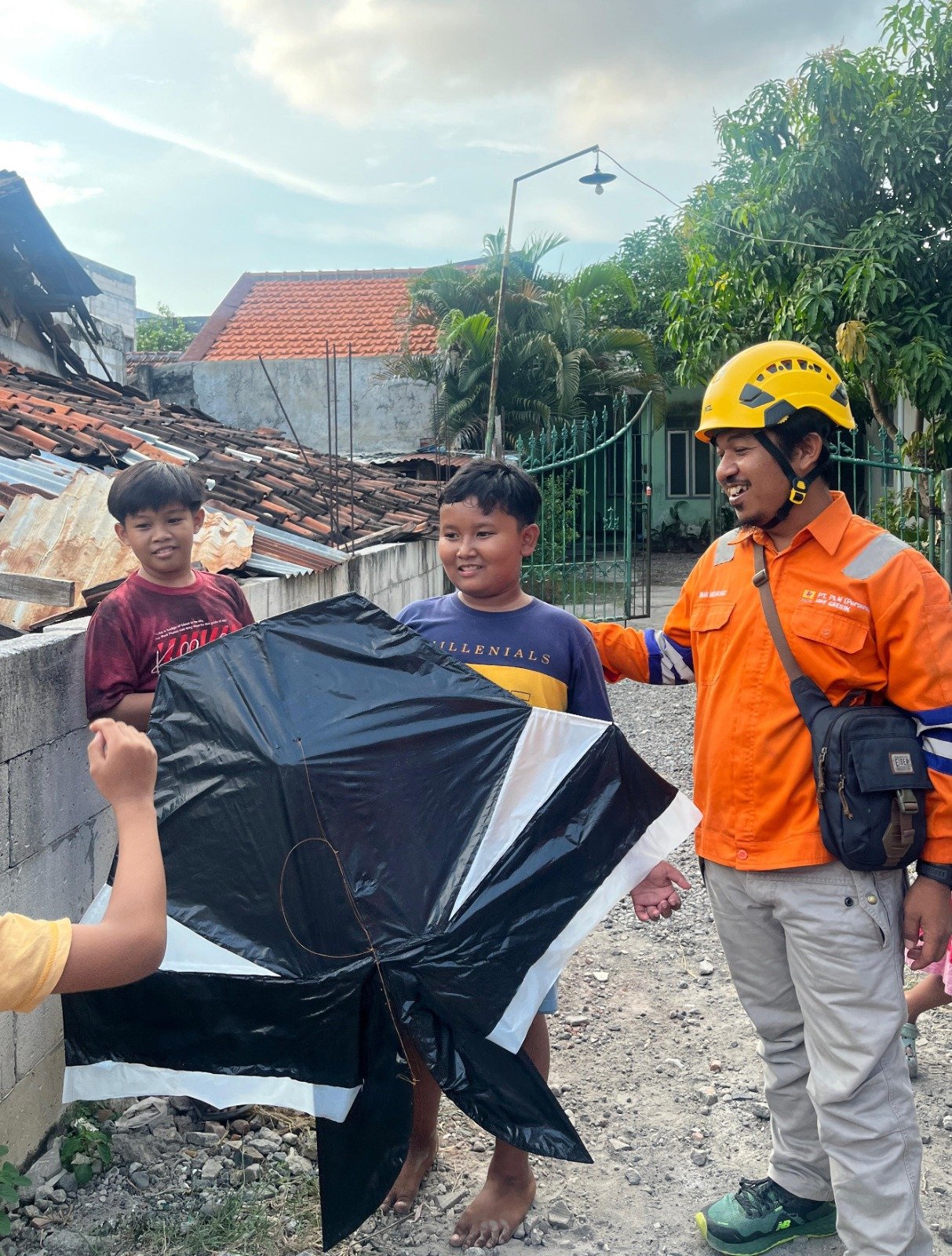 Amankan Aktivitas Anak-Anak di Hari Libur, PLN Giatkan Edukasi Bermain Layang-Layang