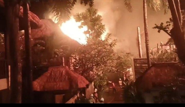 Kebakaran Besar Hanguskan Komplek Vila Di Seminyak Bali