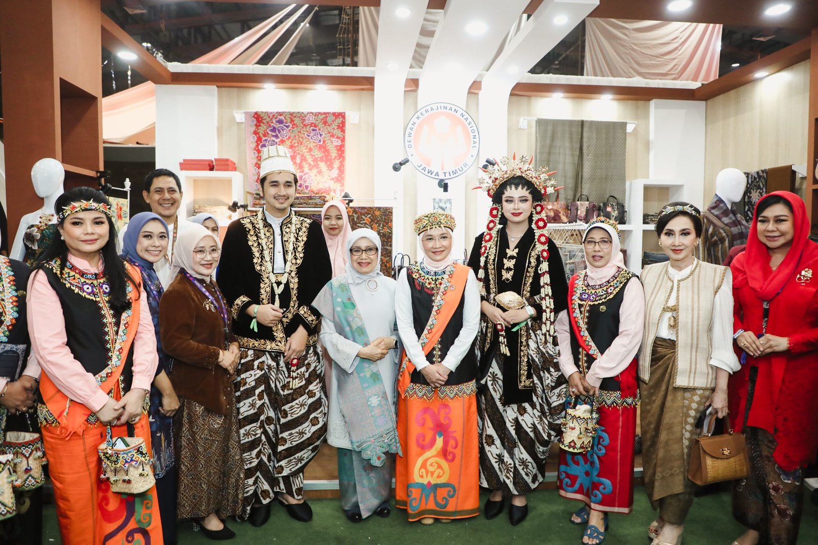 Luncurkan Baju Adat Pengantin Sampang di Event Pameran Kerajinan Nusantara