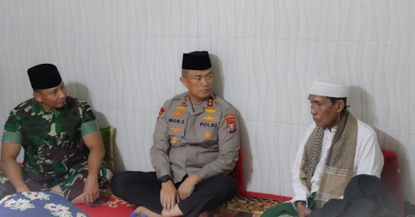 Jelang Pilkada Serentak 2024, Kapolda Jatim Kunjungi Tokoh Ulama dan Pengasuh Ponpes di Sampang