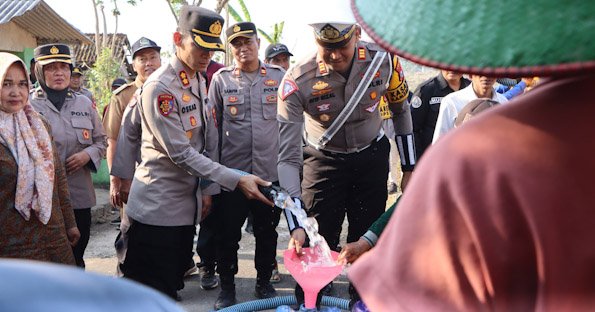 Polres Tuban Kembali Distribusikan Air Bersih Bantu Warga di Musim Kemarau