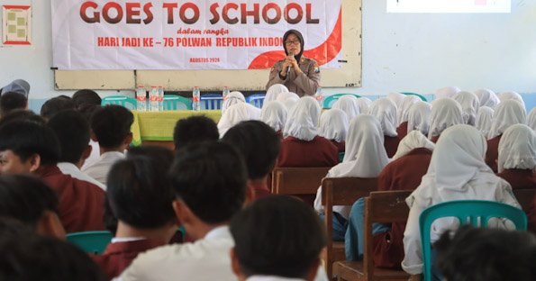 Dorong Wujudkan Generasi Muda Bermartabat, Polwan Edukasi Pelajar di Probolinggo