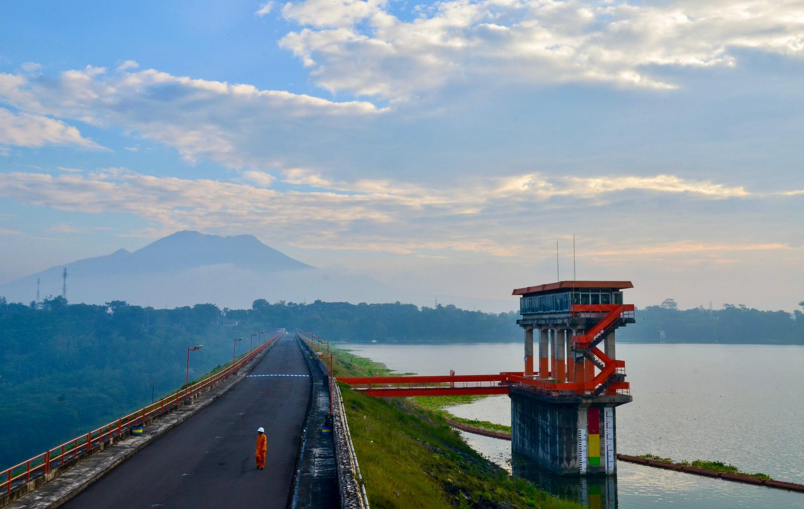 PLN Gandeng GD Power Bangun PLTS Terapung 129 MWp di Karangkates