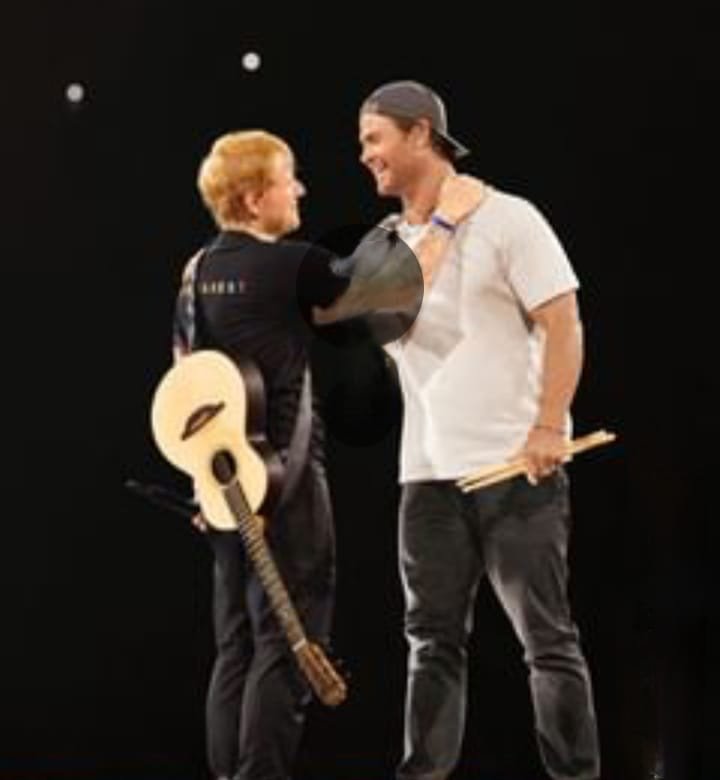 Aktor Chris Hemsworth Jadi Bintang Tamu Khusus di Konser Ed Sheeran