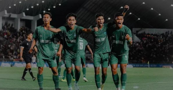 Pencetak Gol Cabor Sepak Bola Anggota Bidhumas Polda Jatim Bripda Rano Jutati Raih Medali Emas di PON XXI