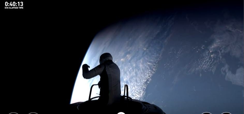 SpaceX Sukses Luncurkan Perjalanan Antariksa Komersial Pertama di Dunia