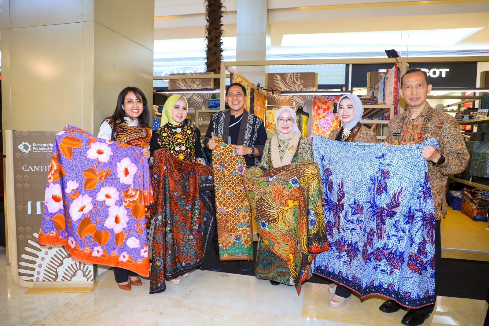 Batik Gedog Tuban Jadi Ikon Utama Peringatan Hari Batik Nasional 2024