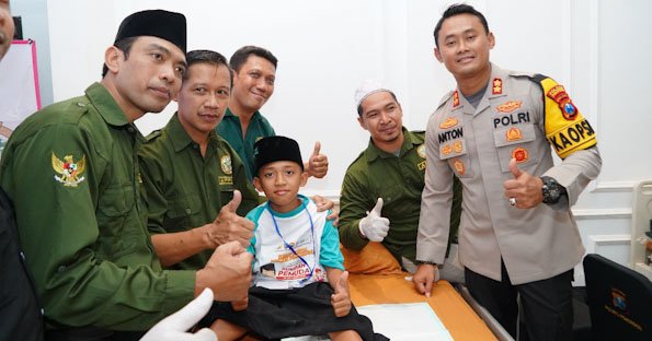 Warga Antusias Sambut Khitan Gratis Polres Ponorogo di Hari Sumpah Pemuda