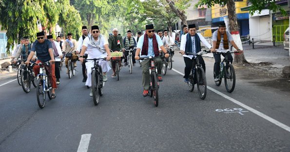 Cooling System Pilkada 2024, Polres Mojokerto Gowes Bareng Forkopimda dan 1000 Santri