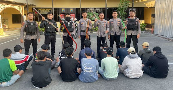 Harkamtibmas Unit Raimas Polres Pelabuhan Tanjung Perak Amankan 14 Anggota Komplotan Gangster Tambak Wedi