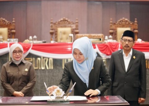 Maju Menjadi Pimpinan DPRD Jatim, Sri Wahyuni : Perjuangkan Hak – Hak Kesehatan Untuk Masyarakat