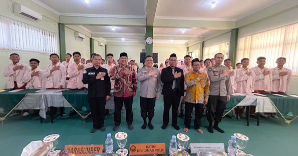 Divisi Humas Polri Gelar Sosialisasi Bahaya Radikalisme di Ponpes Bumi Sholawat Sidoarjo