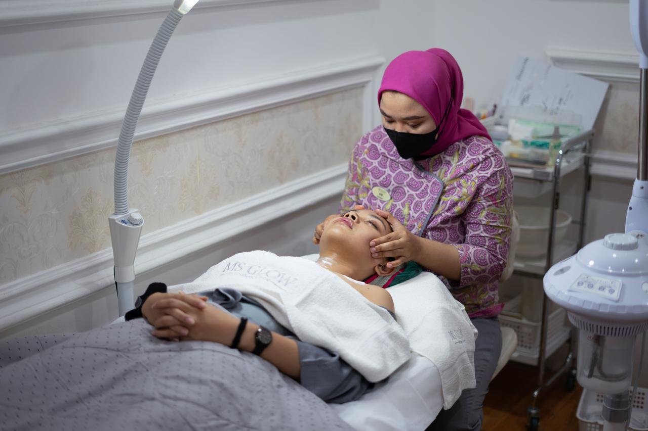 MS GLOW Aesthetic Clinic Glowingkan Warga Jawa Timur di HUT ke-79 Provinsi Jatim