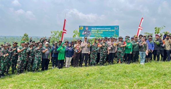 2000 Pohon Ditanam di Buper Glagah Arum, TNI-Polri Sinergitas Hijaukan Lumajang