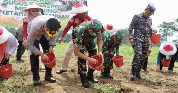 Sukseskan Asta Cita, Polresta Banyuwangi Gelorakan Swasembada Pangan