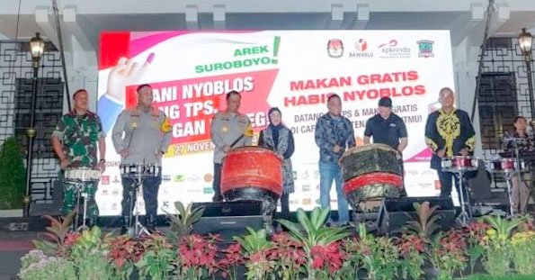 Mari Nyoblos Mangan Wareg, Warga Antusias Sambut Program Makan Gratis di Surabaya