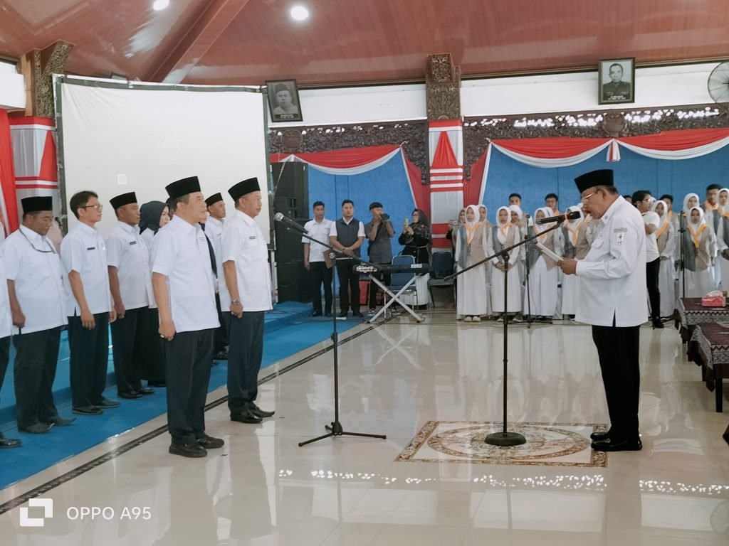 Ketua PMI Jatim Lantik Pengurus PMI Sampang Periode 2024-2029