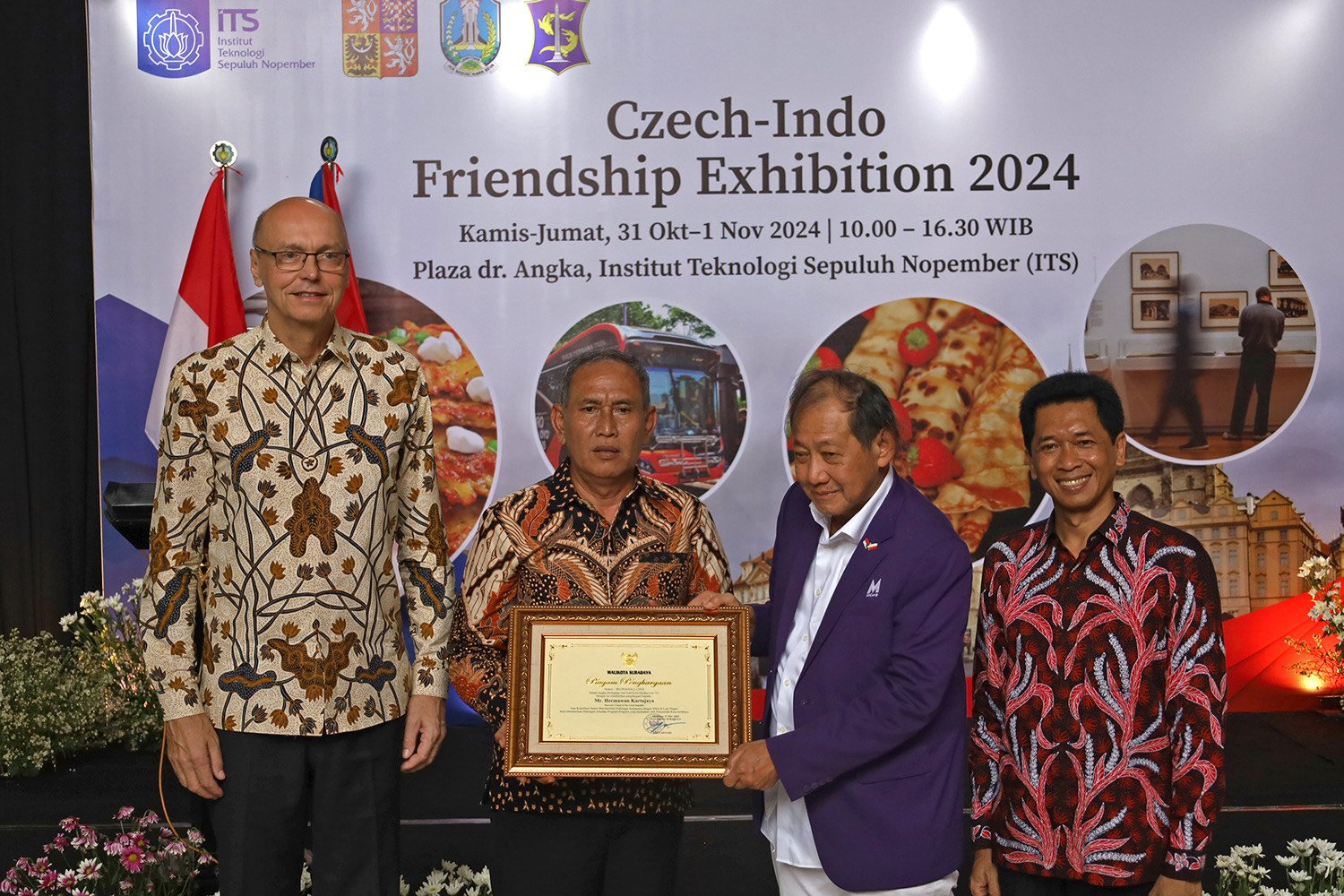 Pemkot Surabaya Pererat Upaya Sister City Melalui Pameran Persahabatan Indonesia – Ceko di ITS