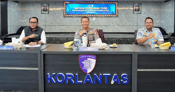 Pastikan Kesiapan Operasi Lilin 2024 Gelar Tactical Floor Game, Kakorlantas Imbau Masyarakat Waspadai Titik Rawan