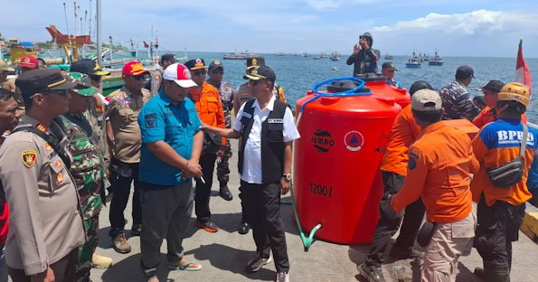 Peringati HUT Polairud ke-74, Polres Probolinggo dan Forkopimda Gelar Baksos di Pulau Gili Ketapang