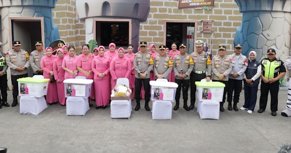 Pastikan Keamanan Malam Tahun Baru, Kapolda Jatim Cek Pospam dan Posyan