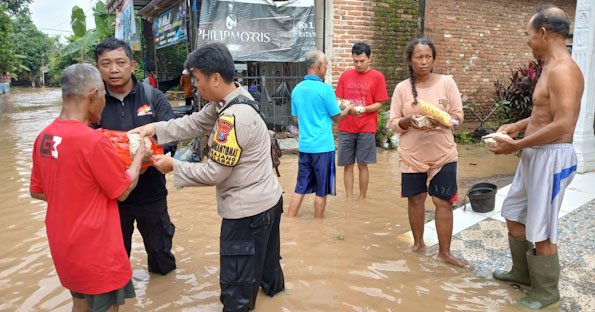 TNI-Polri dan BPBD Sinergitas Dirikan Dapur Umum untuk Warga Terdampak Banjir