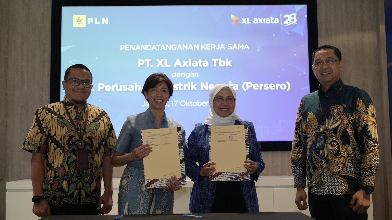 PLN-XL Axiata Kerja Sama Pasokan Listrik dan Penggunaan Energi Terbarukan