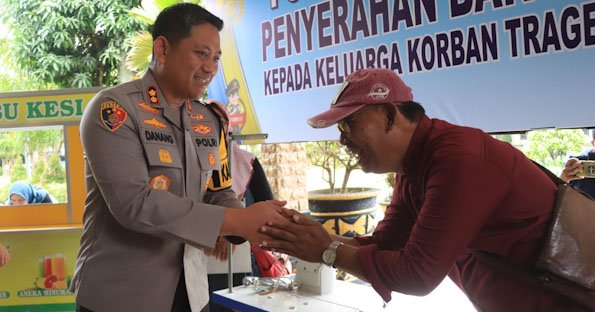 Dukung Pemulihan Ekonomi, Polres Malang Beri Modal Usaha untuk Keluarga Korban Kanjuruhan