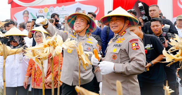 Irwasum Mabes Polri Wujudkan Asta Cita Pimpin Panen Jagung Serentak di Madiun