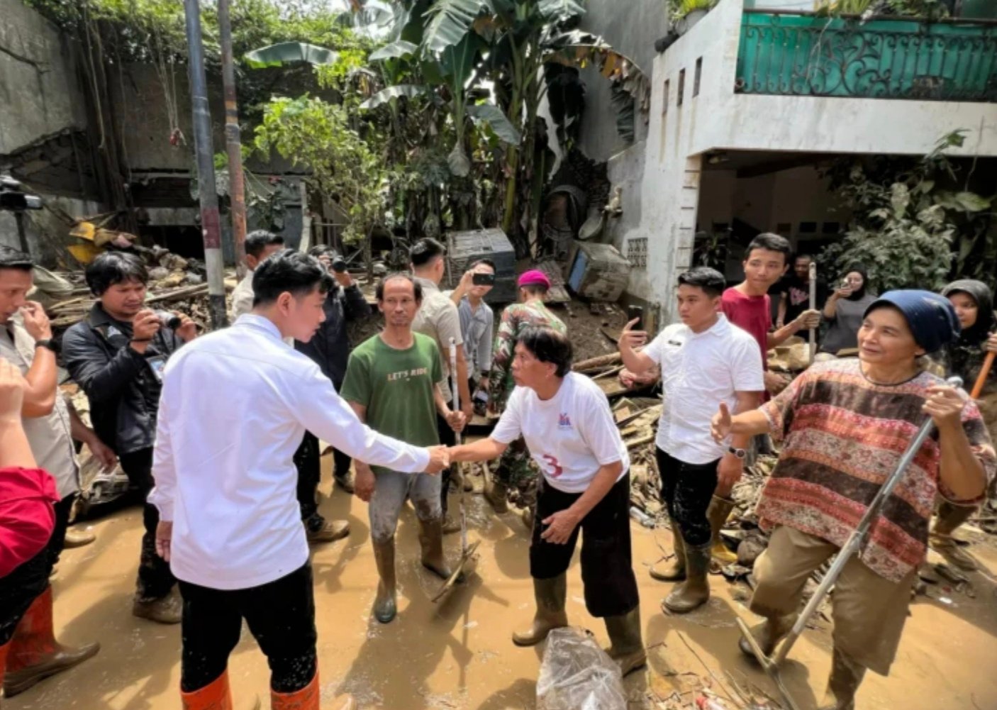 Wapres Tinjau Lokasi Banjir di Bekasi, Pastikan Respons Cepat dan Bantuan Tepat Sasaran