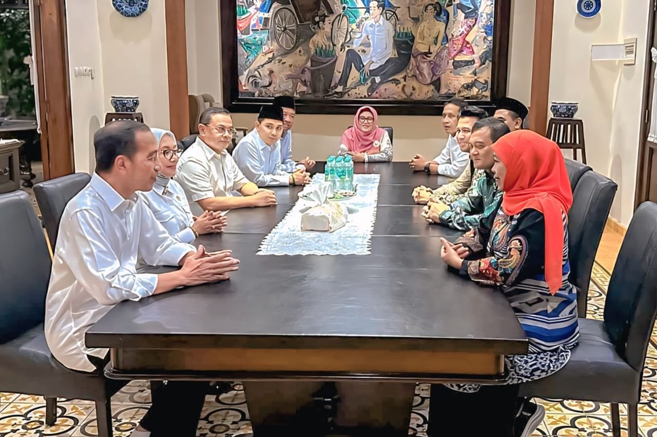 Khofifah-Emil Sowan ke Rumah Presiden RI Ke-7 Jokowi Usai Retreat, Bahas Hilirisasi Industri Hingga Sektor Agro