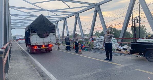 Polres Probolinggo Siagakan Personel dan Siapkan Jalur Alternatif Akibat Lubang di Jembatan Pajarakan