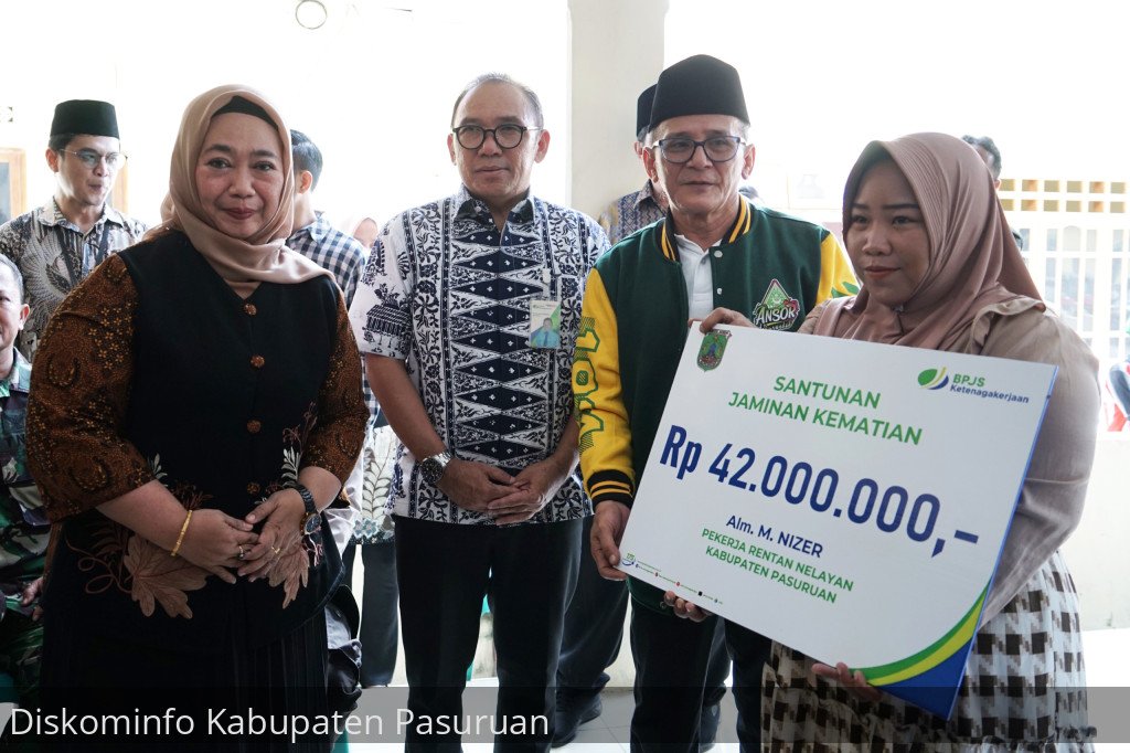 Wakil Bupati Pasuruan Serahkan Santunan JKM Pada Ahli Waris Nelayan
