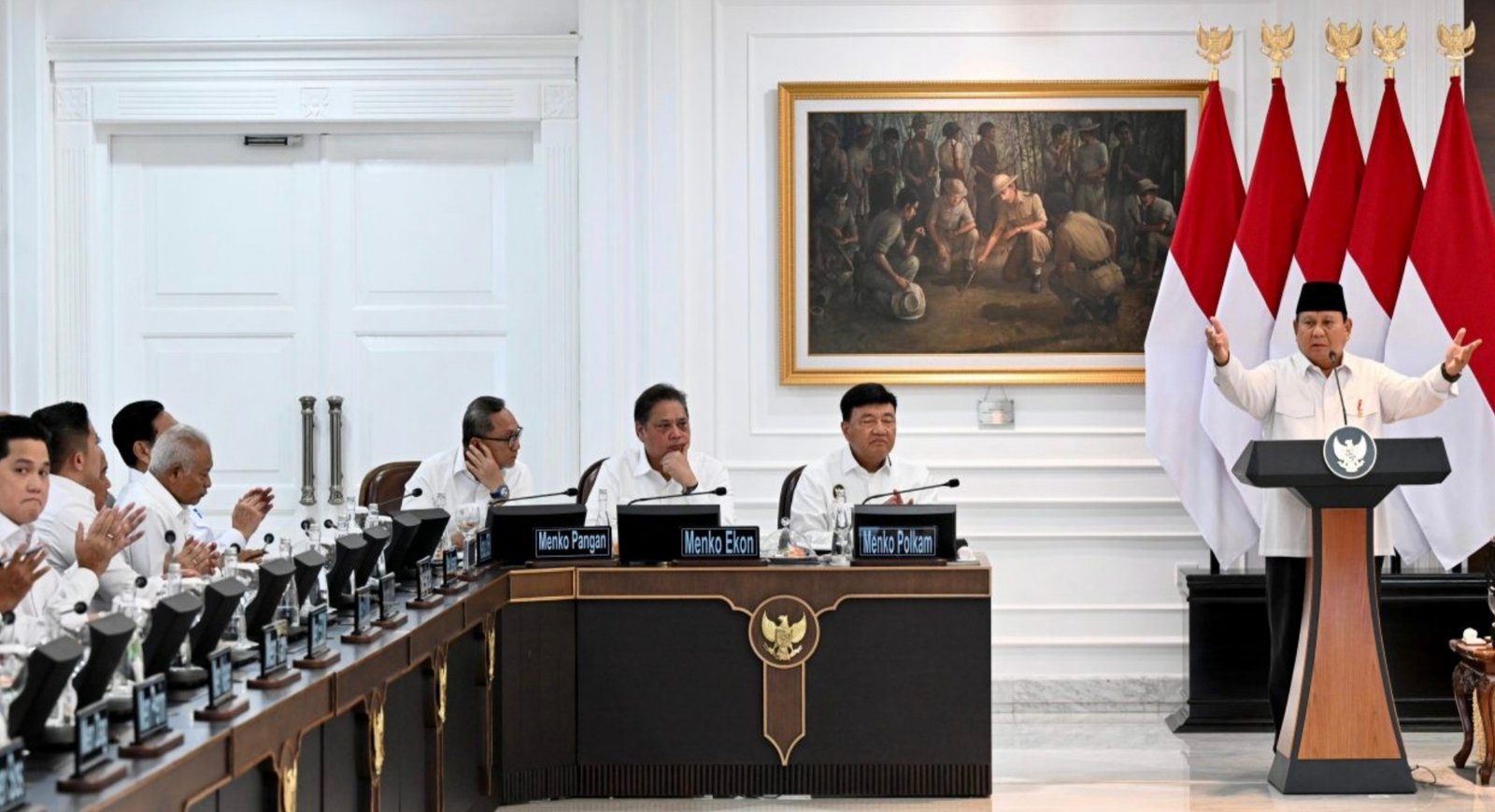 Evaluasi Enam Bulan Pemerintahan Prabowo: 28 Kebijakan Baru dan Lompatan Program Makan Bergizi Gratis