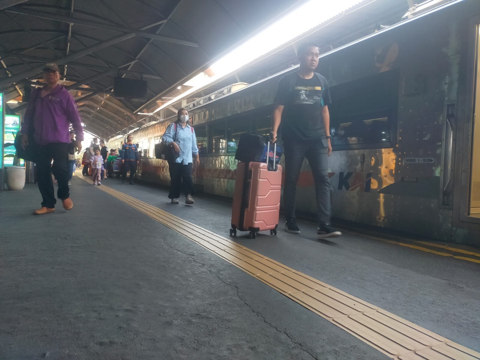 Libur Panjang Waisak, KAI Daop 8 Surabaya Tambah 6 Kereta Api Jarak Jauh