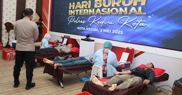 Peringati May Day, Polres Kediri Kota Gelar Donor Darah Bersama Serikat Pekerja