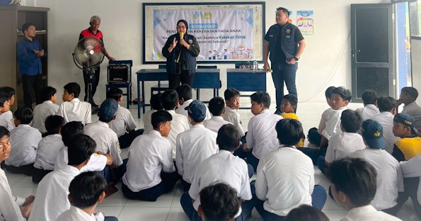 Polres Pelabuhan Tanjung Perak Gencar Sosialisasi Bahaya Kenakalan Remaja di Sekolah