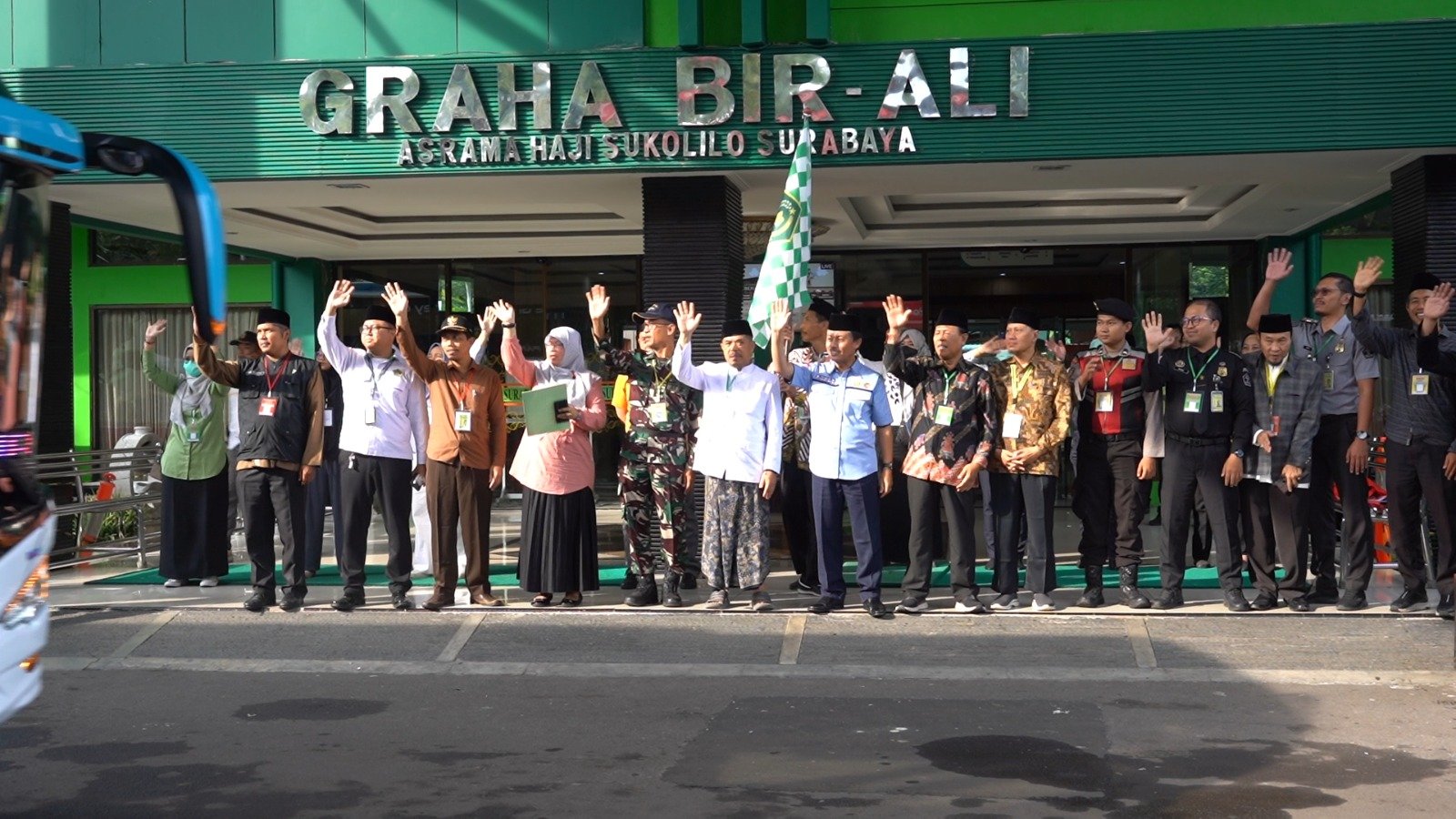 Lepas Keberangkatan Kloter 62 Menuju Bandara Juanda, Direktur Bina Haji dan Umrah Kemenag Pesankan Tiga Hal